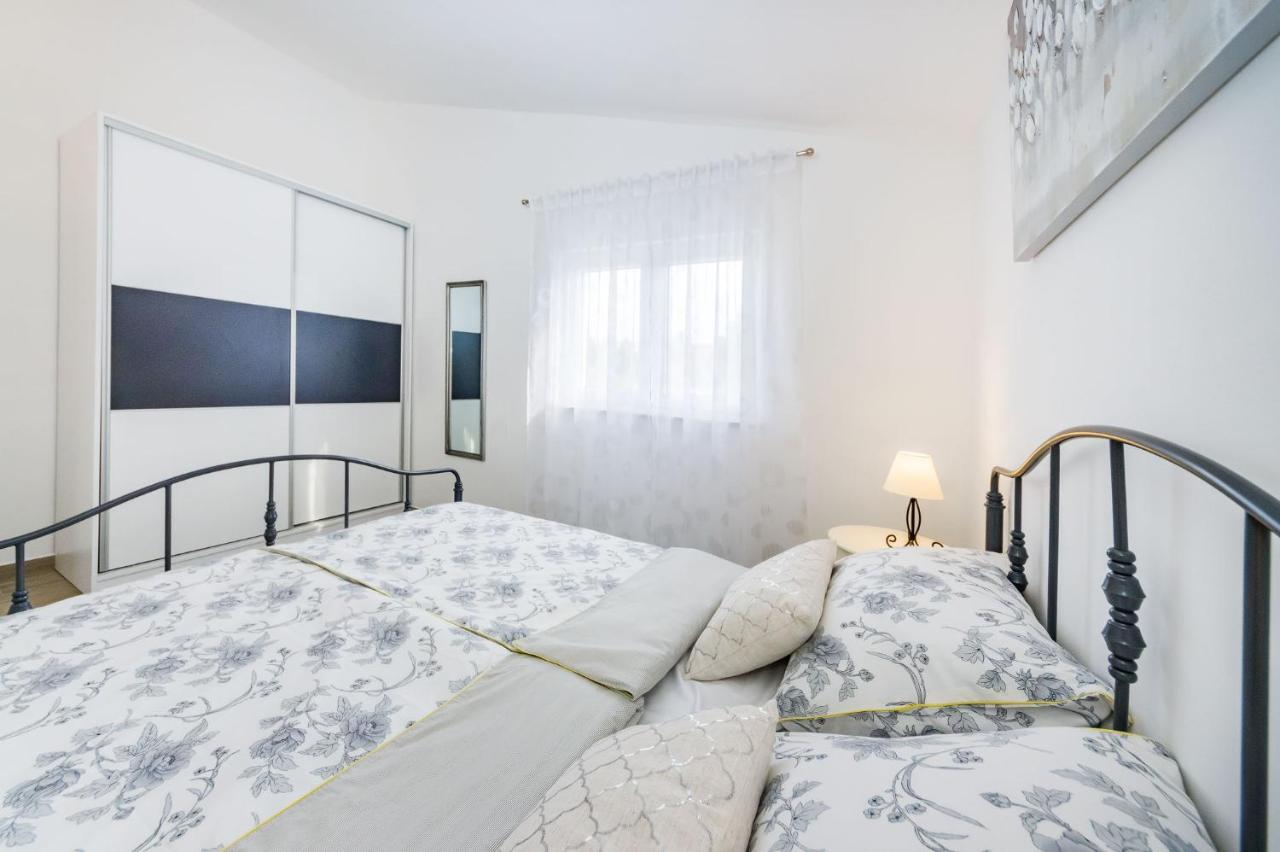 Apartmani Neva, Pridraga Exteriör bild